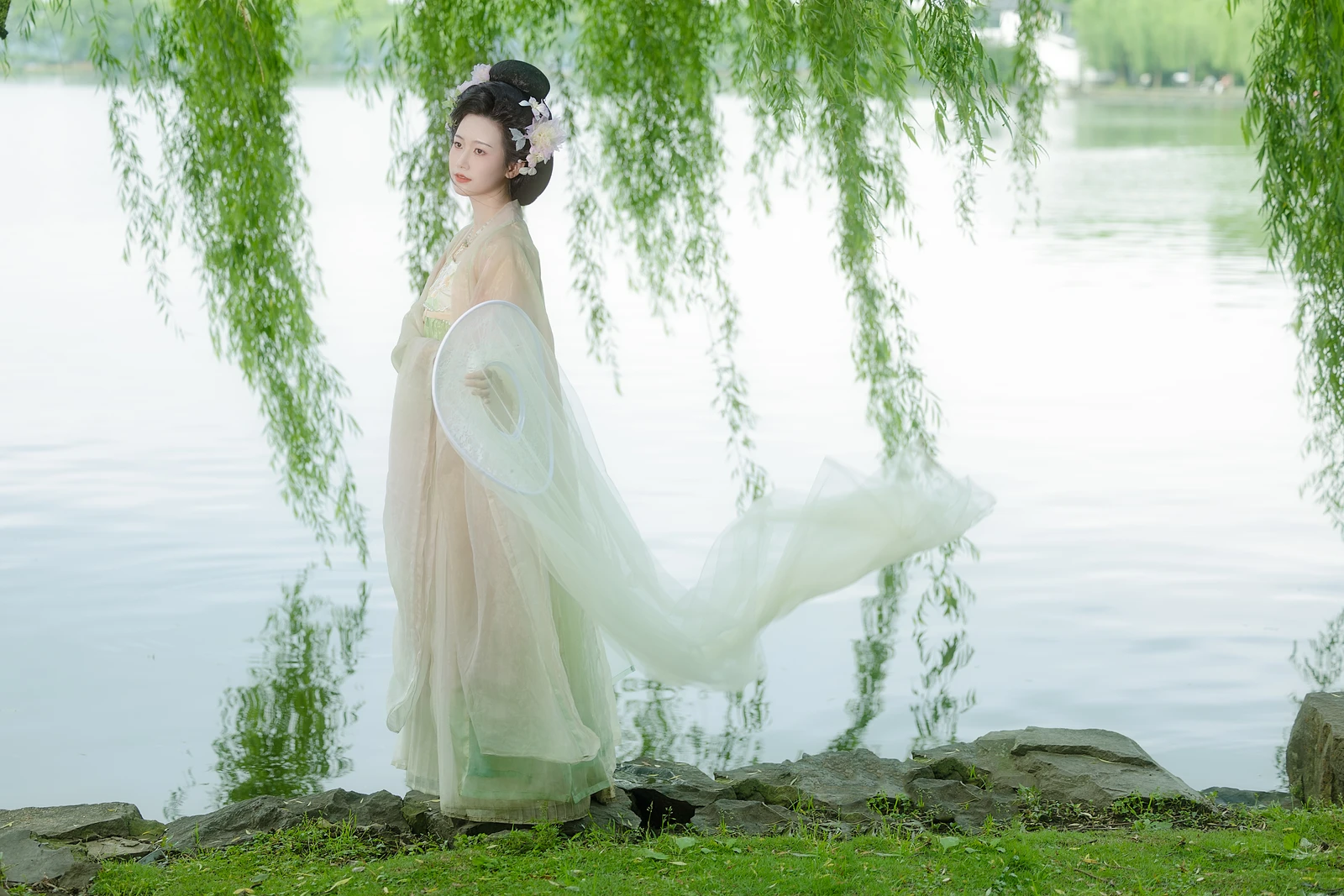 [YITUYU]艺图语-2024.09.24-杨柳依依-知时-[19P-161MB]-7.webp